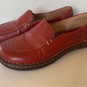 BORN Brand Red Loafer Slides.  Comfort Walking Shoes. Sz 6.5 Leather W-0876.